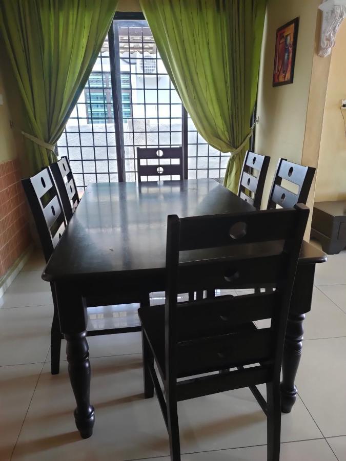 Roemahkoe Holidayhome Malacca Exterior foto